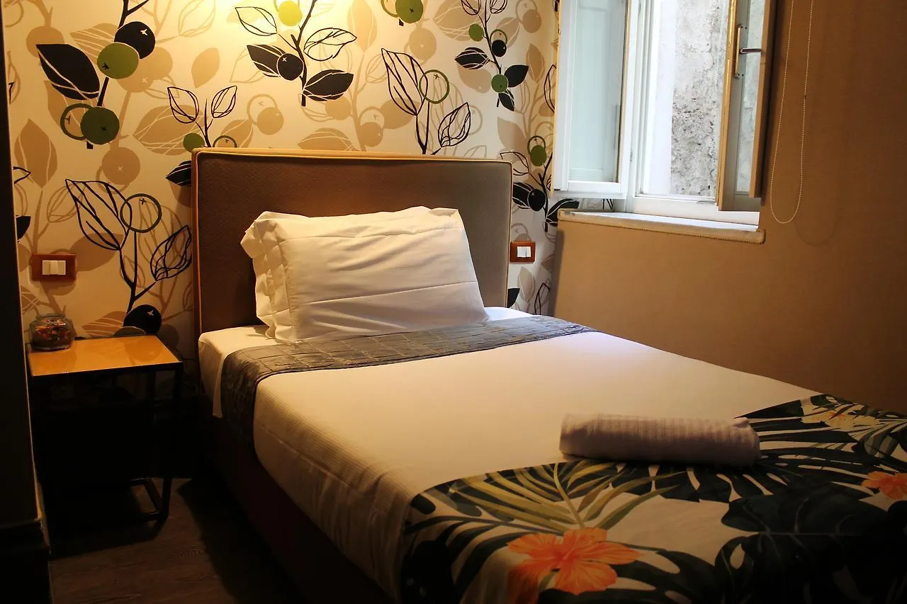 Locanda Degli Antiquari Rome Bed & Breakfast